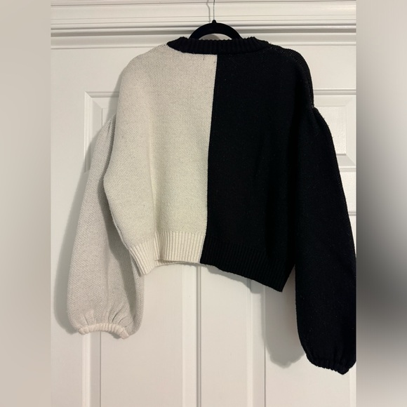 Farm Rio🩷 Smiley Collaboration Sweater Size Large - Picture 5 of 13